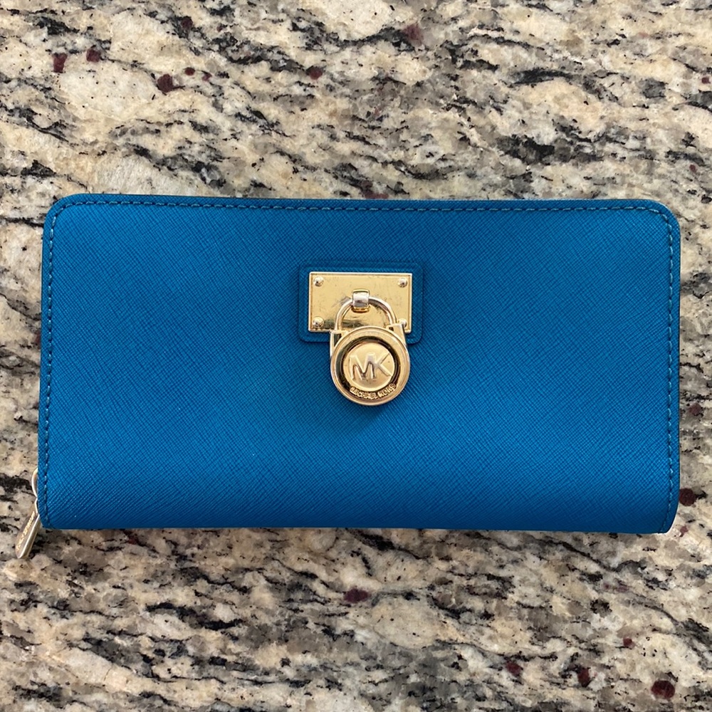 Michael Kors Lock Wallet